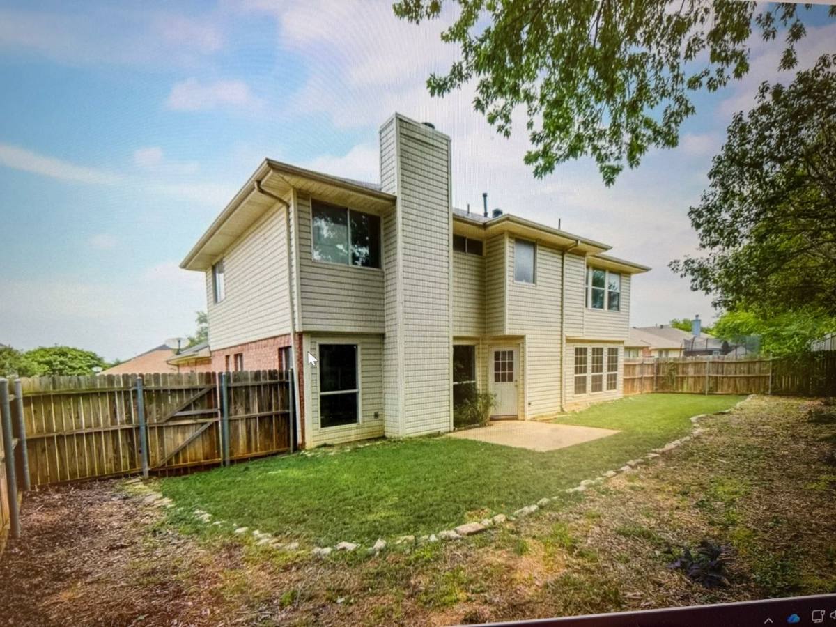 House for rent at 322 Ashley Oak Lane, Lake Dallas, TX 75065