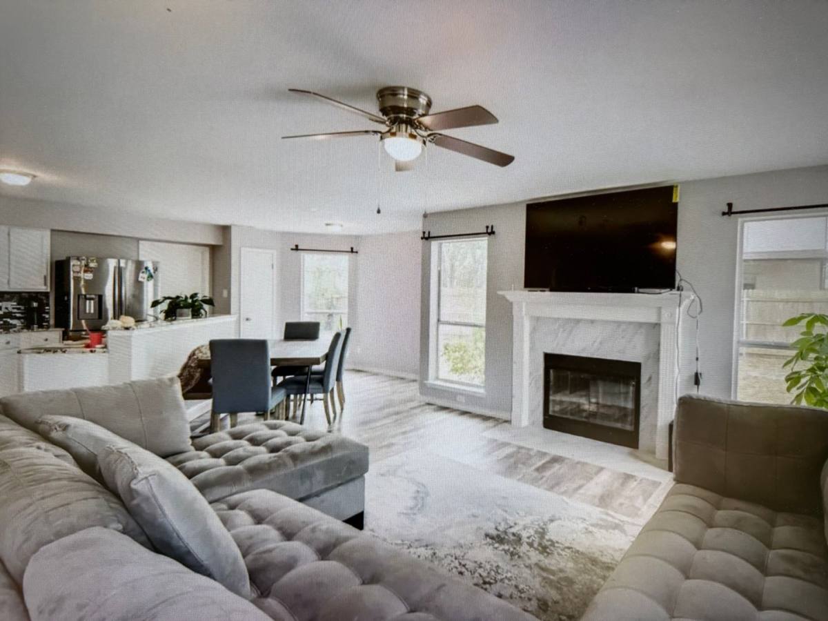 House for rent at 322 Ashley Oak Lane, Lake Dallas, TX 75065