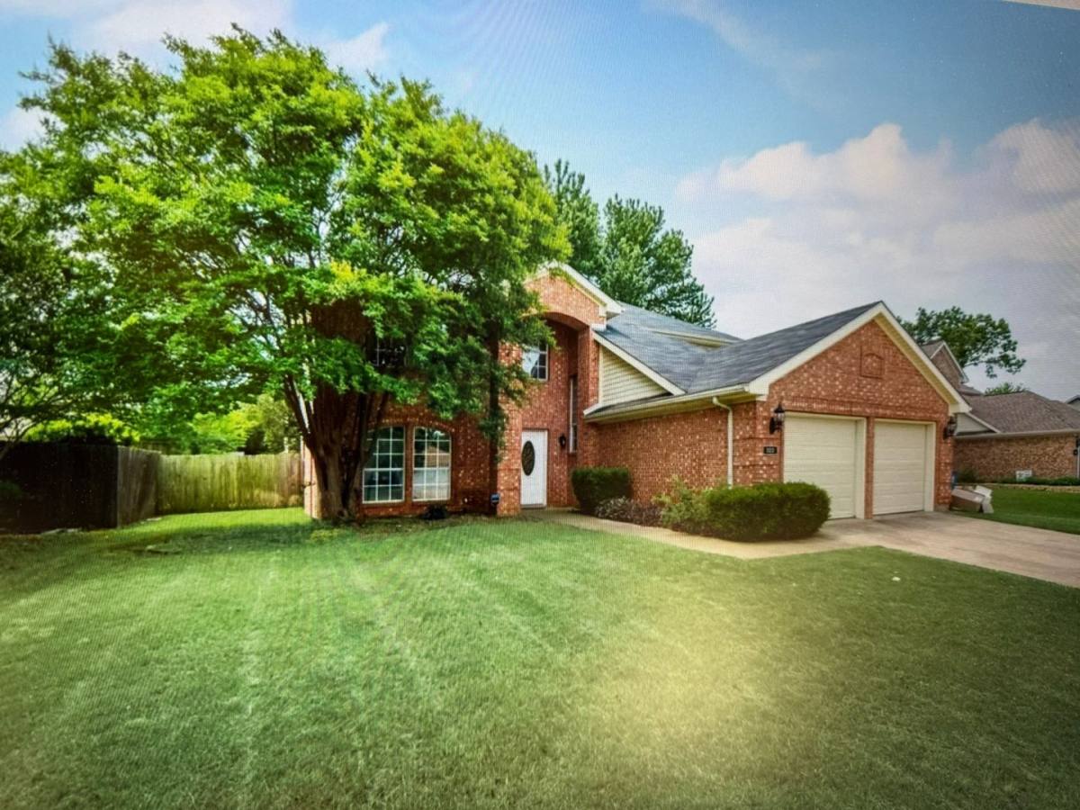 House for rent at 322 Ashley Oak Lane, Lake Dallas, TX 75065