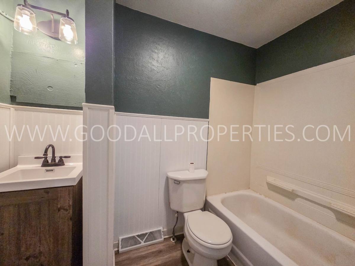 House for rent at 4805 S Union St, Des Moines, IA 50315
