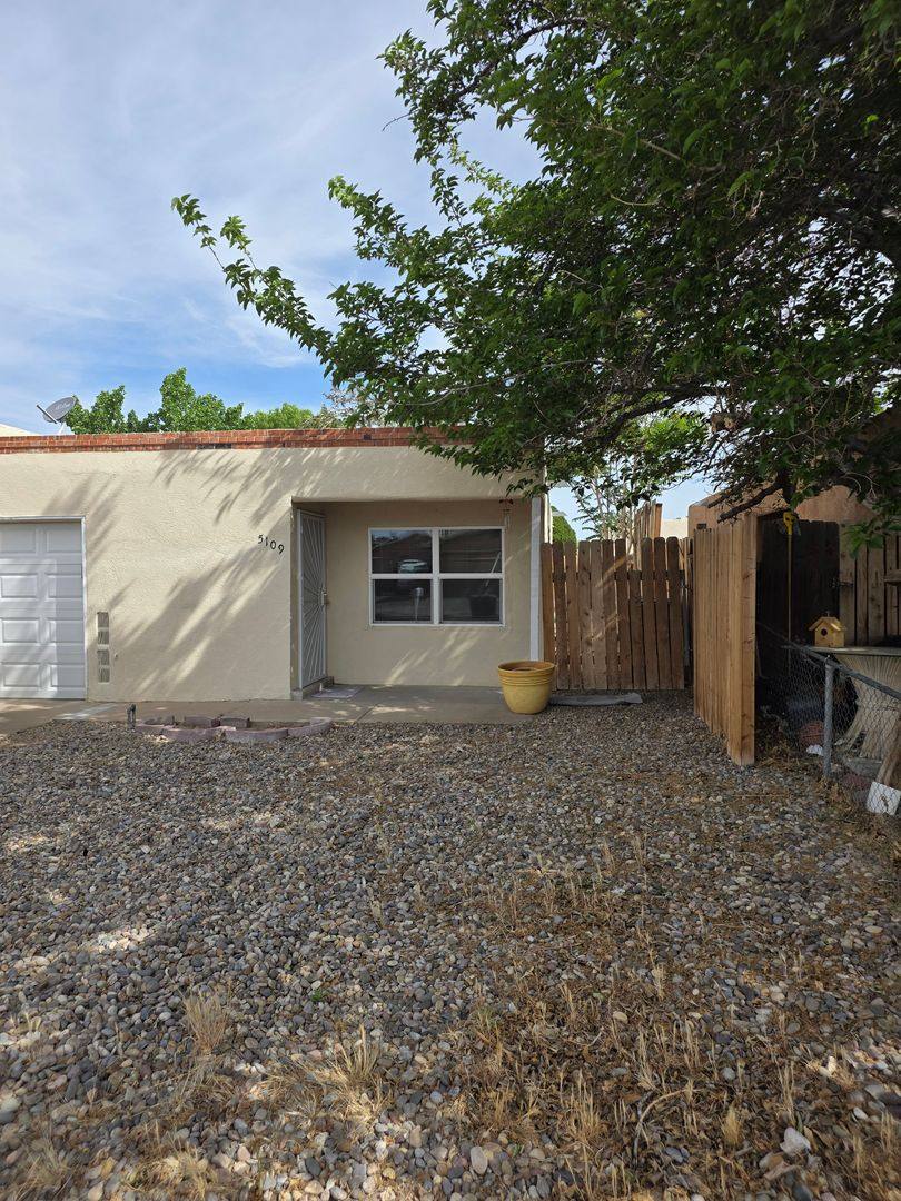 Townhouse for rent at 5109 Redlands Rd NW, Albuquerque, NM 87120