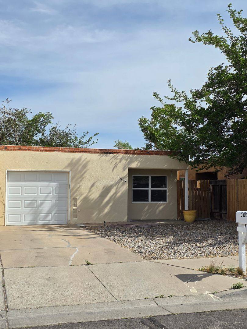Townhouse for rent at 5109 Redlands Rd NW, Albuquerque, NM 87120