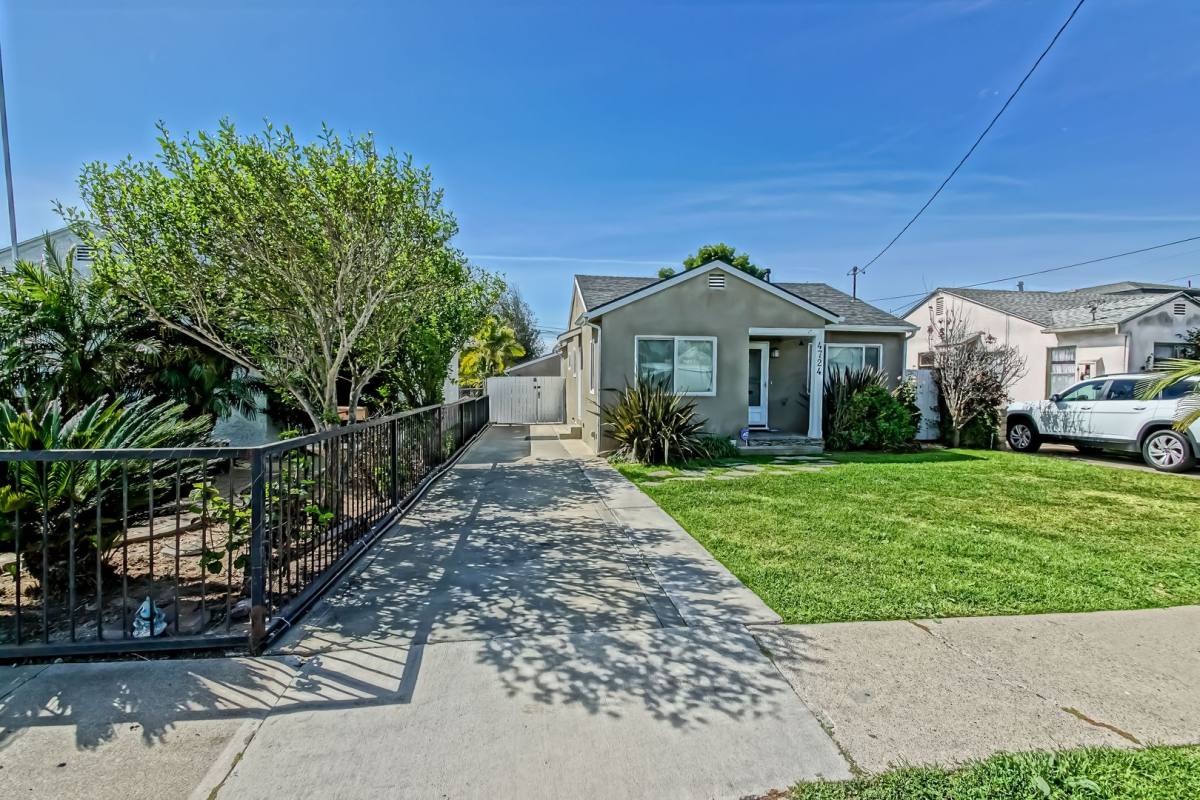 House for rent at 4724 W 136th St, Hawthorne, CA 90250