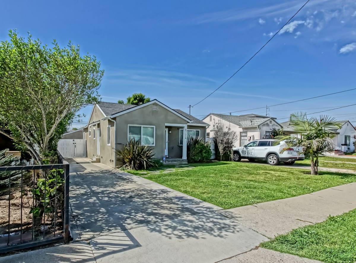 House for rent at 4724 W 136th St, Hawthorne, CA 90250