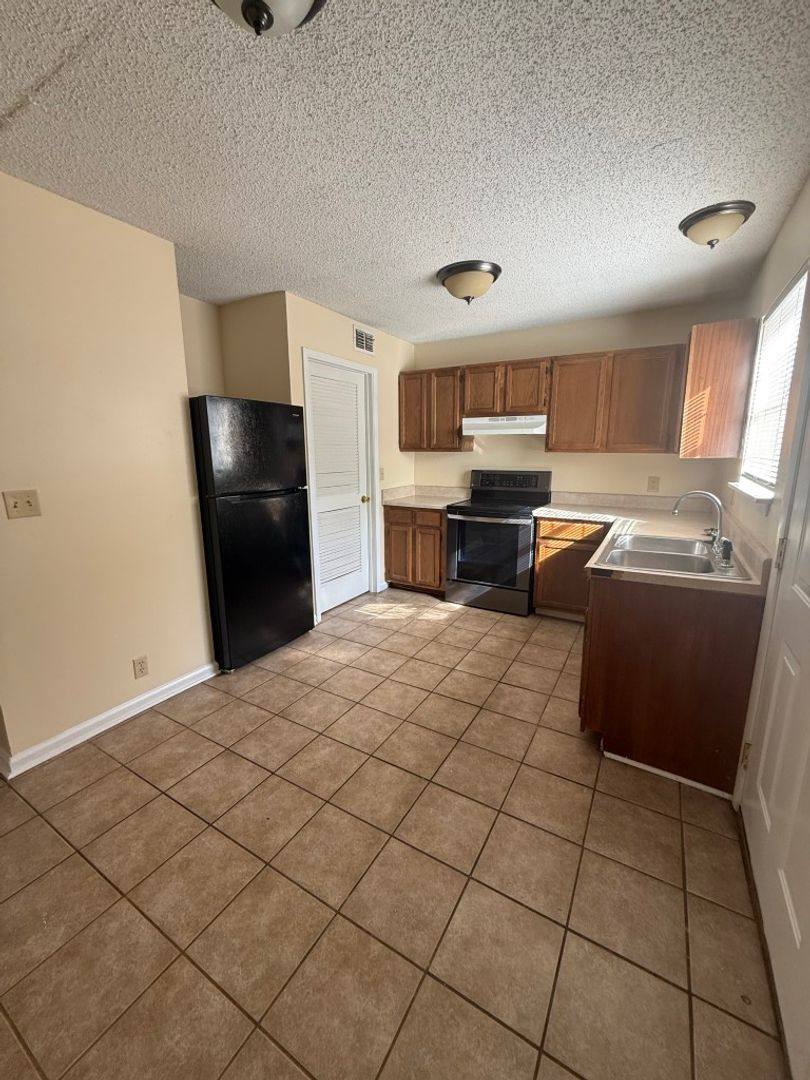 Townhouse for rent at 615 Castlegate Dr, Nashville, TN 37217