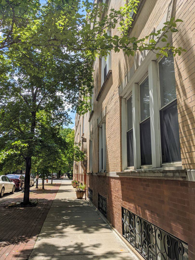 Apartment for rent at 1500 W Polk, Chicago, IL 60607