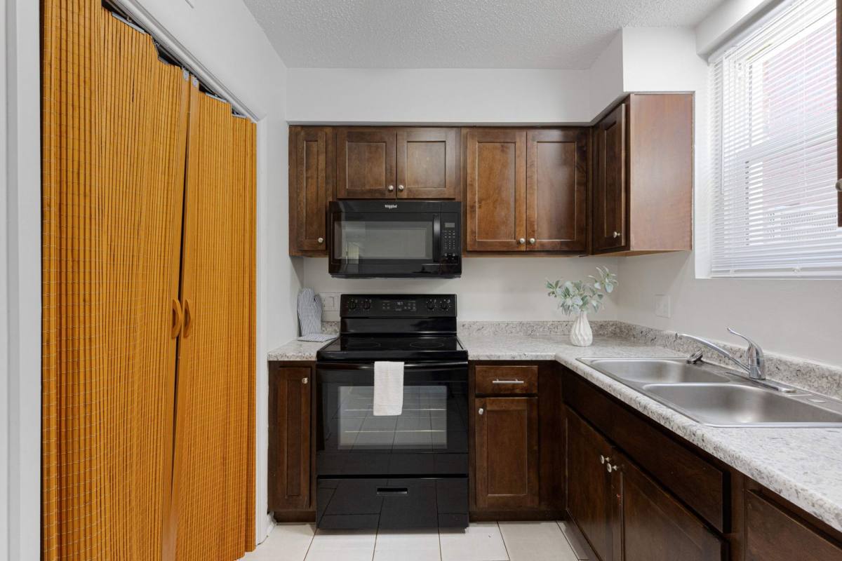 Apartment for rent at 4821 Nicholas St, Omaha, NE 68132