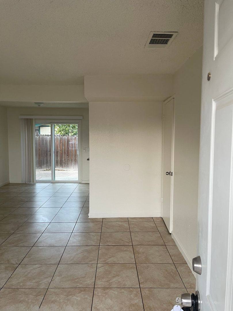 Townhouse for rent at 2270 Blossom St, Dos Palos, CA 93620