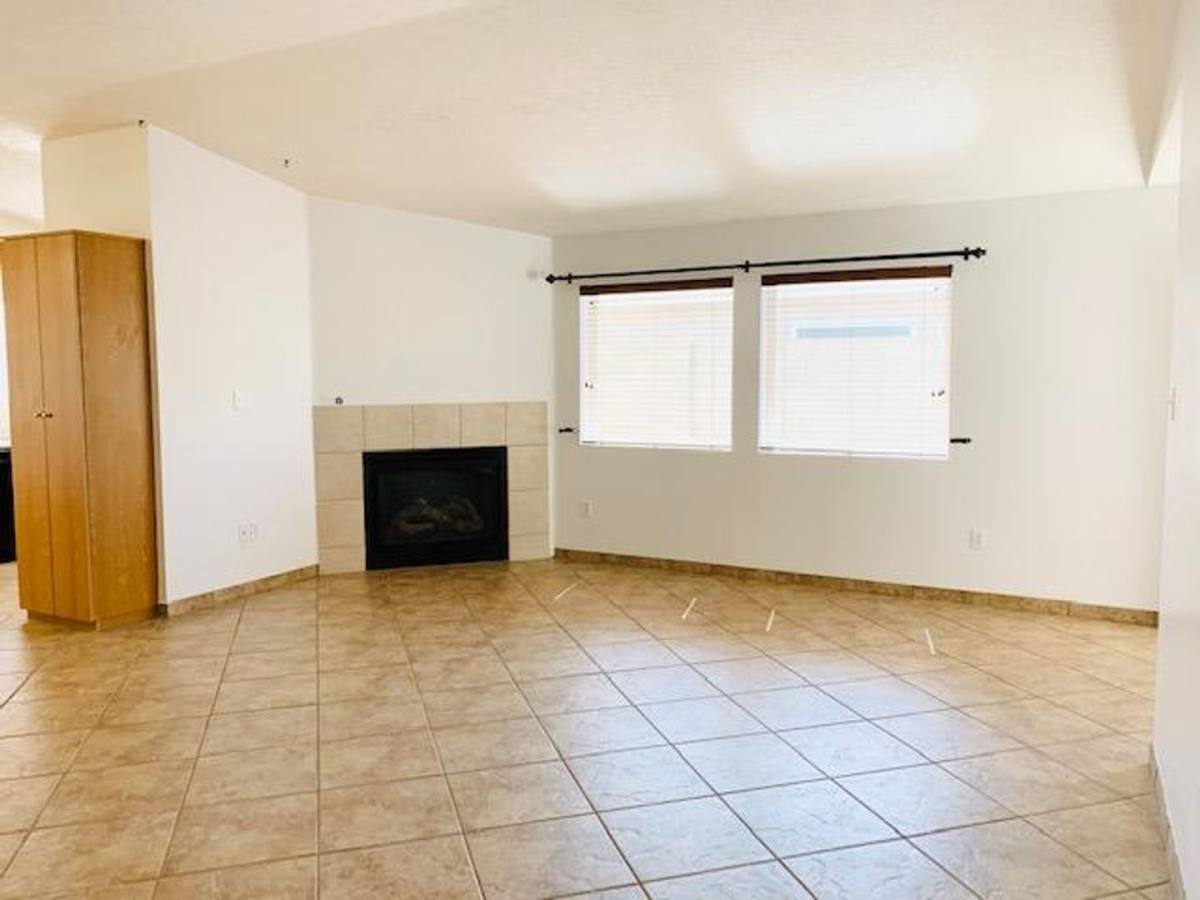 Townhouse for rent at 328 Via Vista St SE, Albuquerque, NM 87123