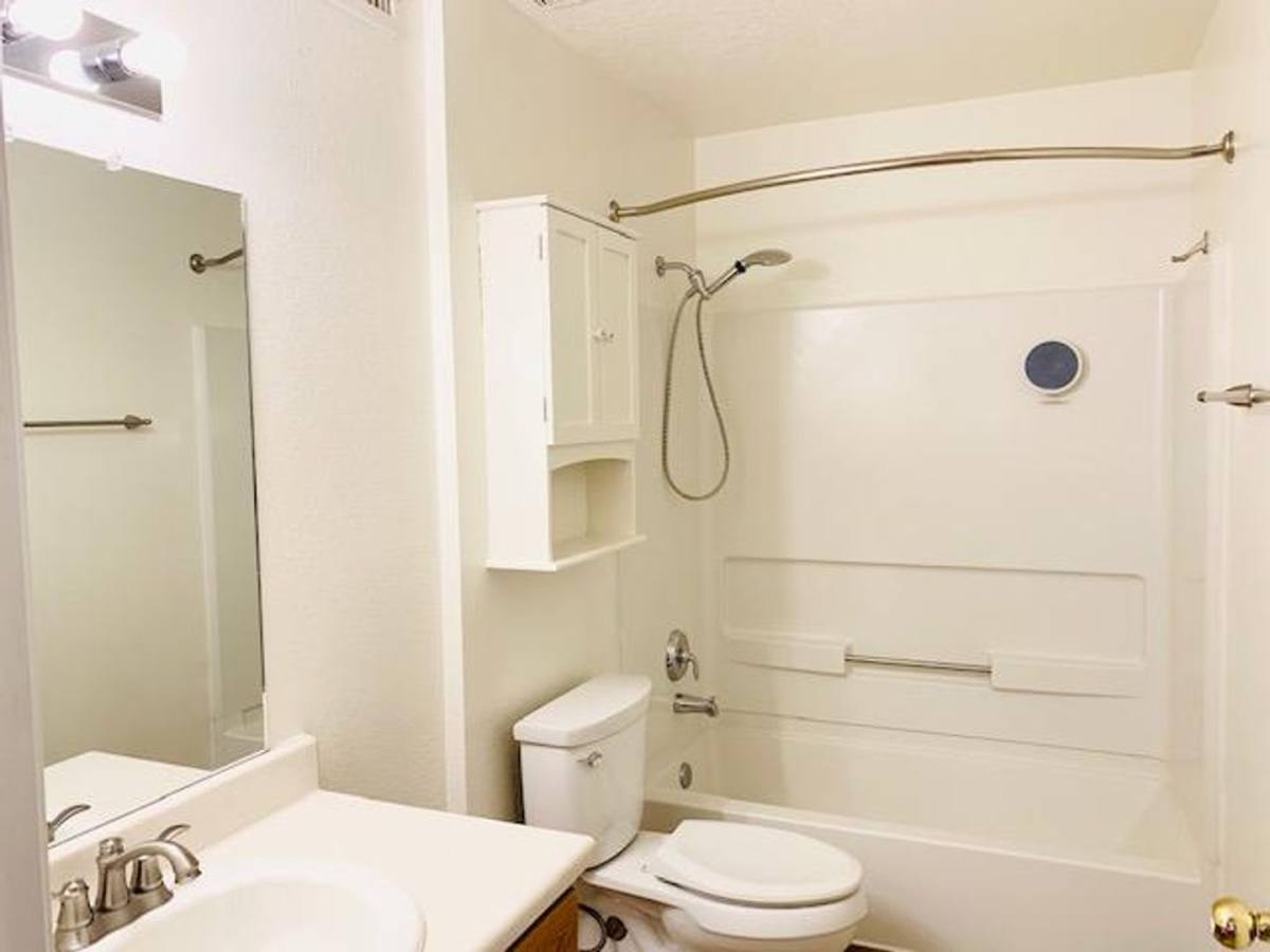 Townhouse for rent at 328 Via Vista St SE, Albuquerque, NM 87123