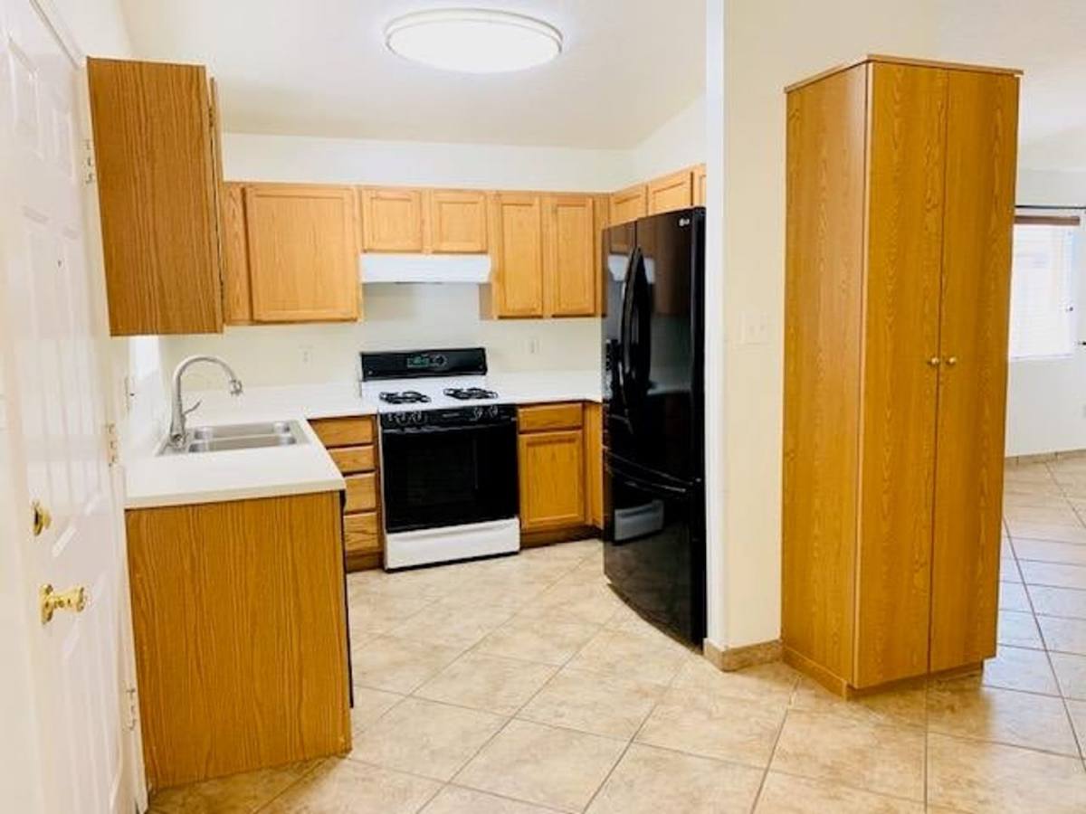 Townhouse for rent at 328 Via Vista St SE, Albuquerque, NM 87123