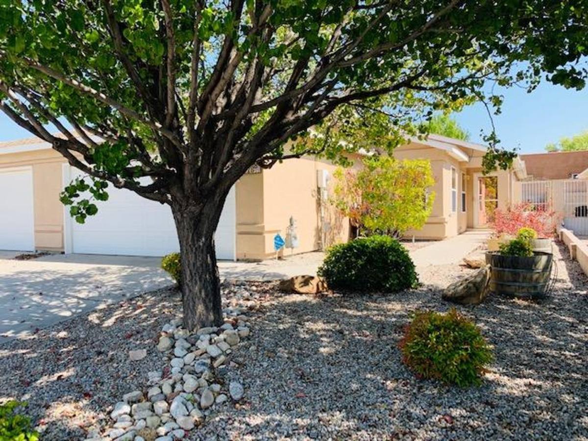 Townhouse for rent at 328 Via Vista St SE, Albuquerque, NM 87123