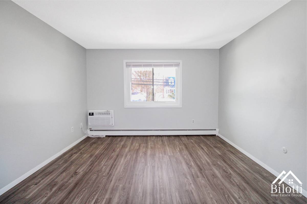 Apartment for rent at 301 Oaklawn Ave, Cranston, RI 02920