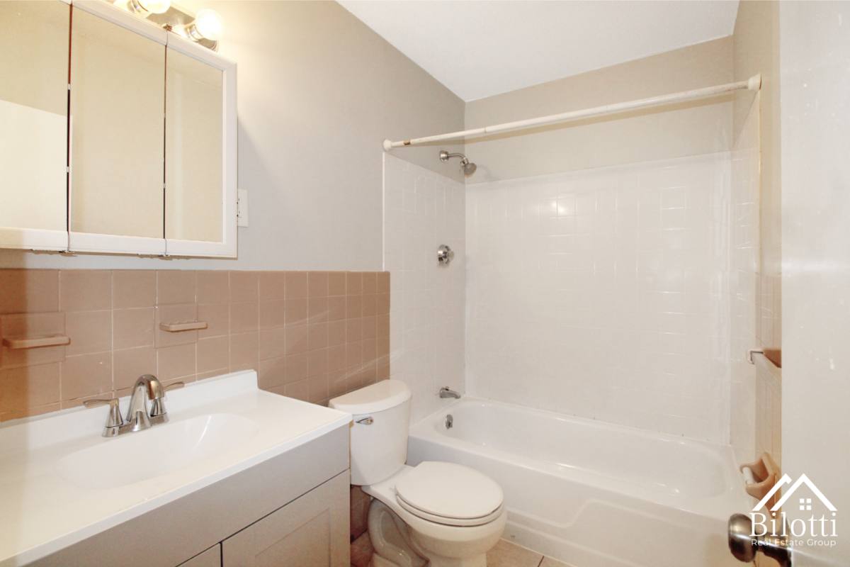Apartment for rent at 301 Oaklawn Ave, Cranston, RI 02920