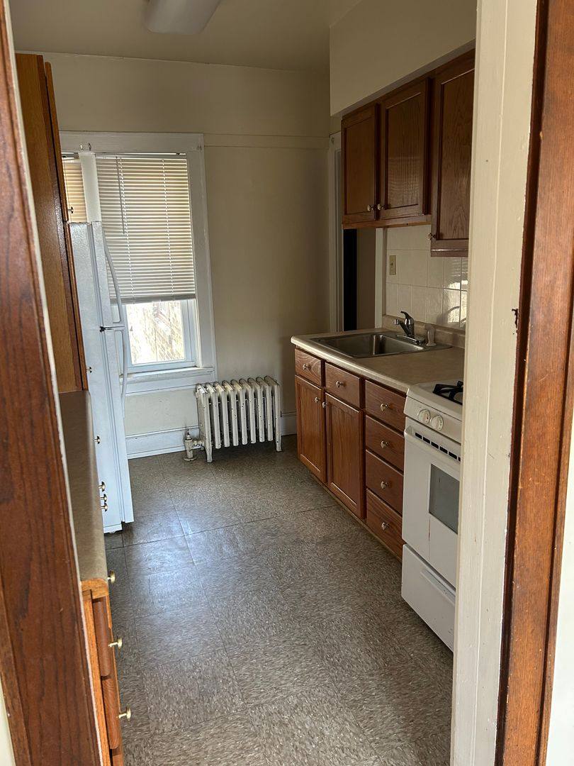 Apartment for rent at 522 S 6th St, Milwaukee, WI 53204