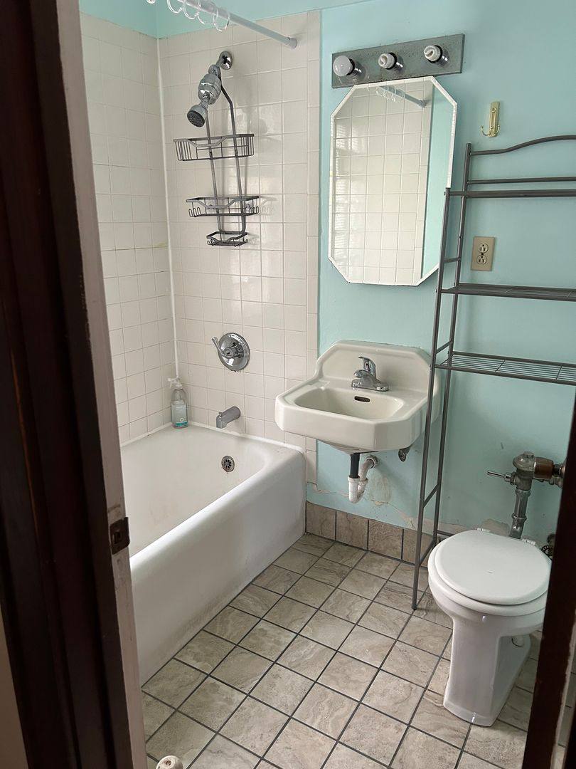 Apartment for rent at 522 S 6th St, Milwaukee, WI 53204