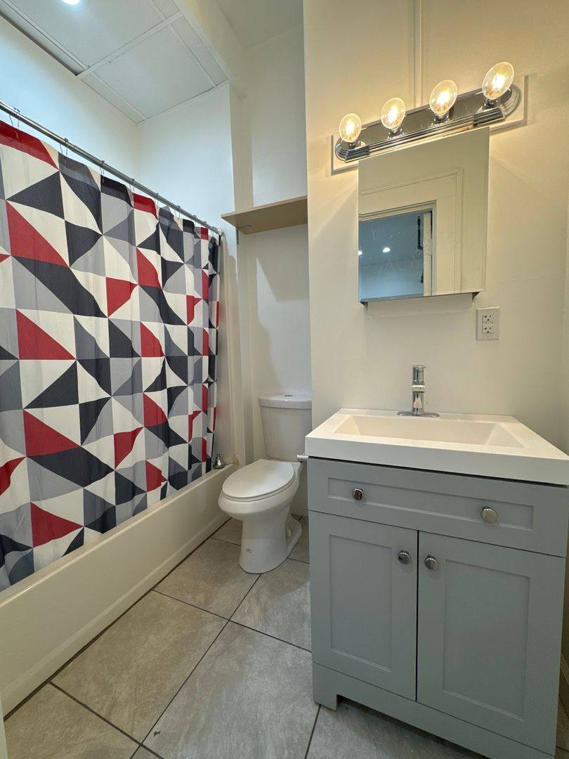 Apartment for rent at 133 S 4th St, Quincy, IL 62301