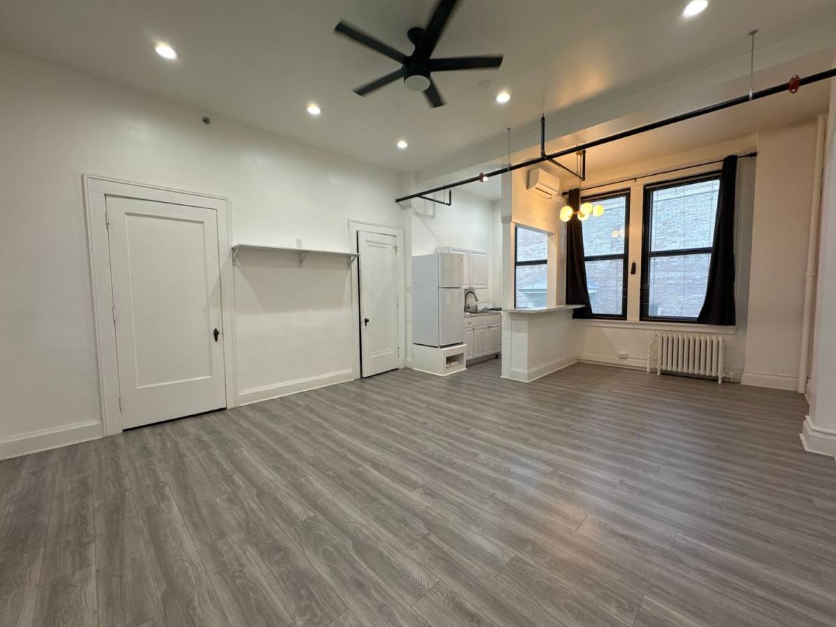 Apartment for rent at 133 S 4th St, Quincy, IL 62301