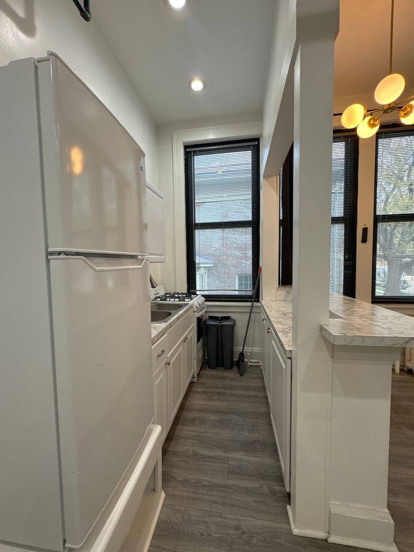 Apartment for rent at 133 S 4th St, Quincy, IL 62301