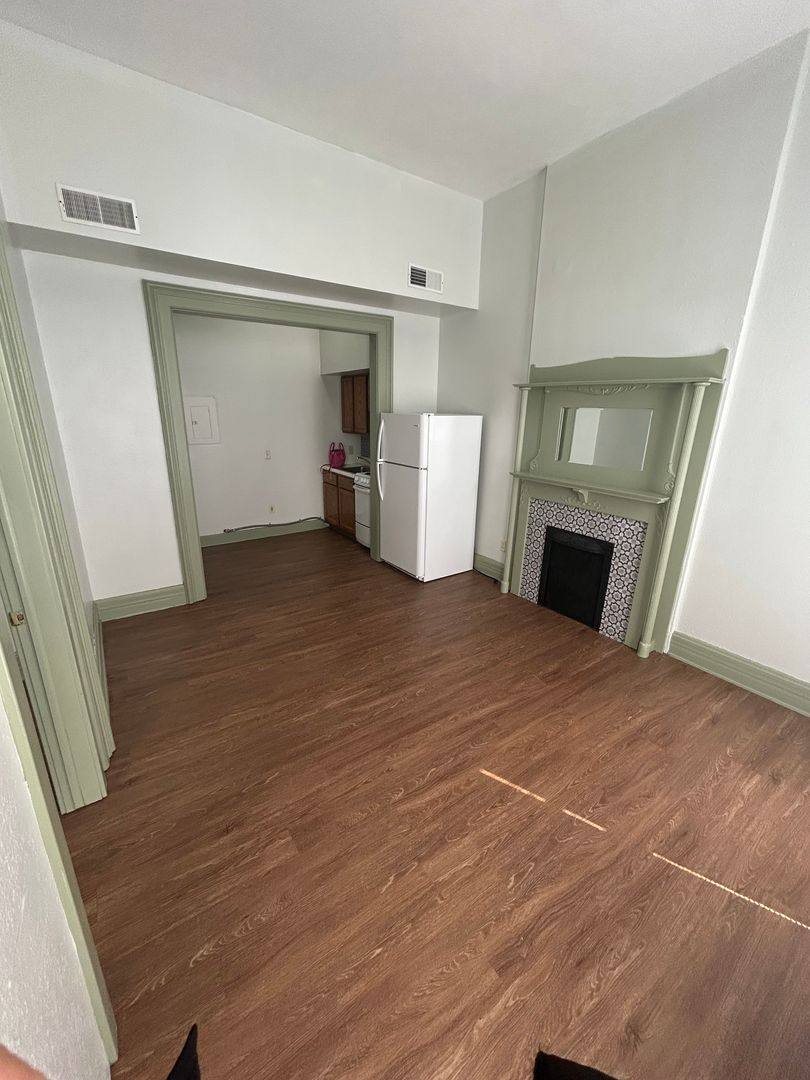 Apartment for rent at 1007 N Summit St, Toledo, OH 43604
