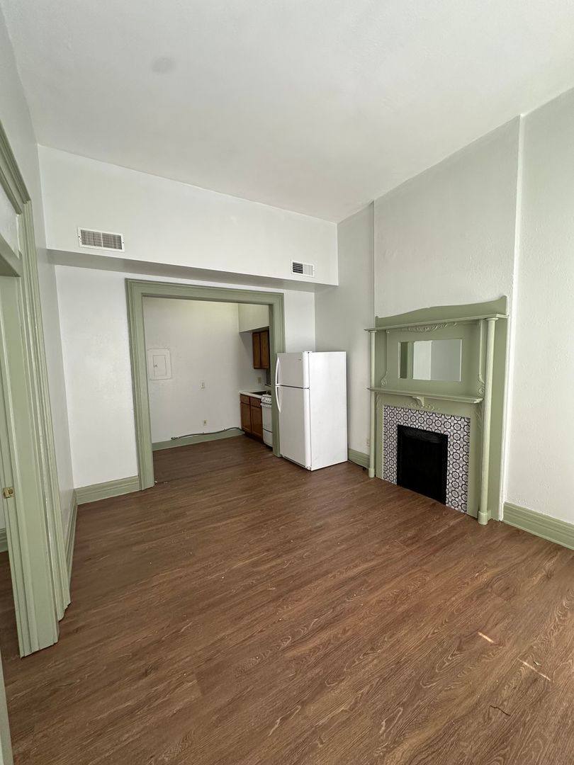 Apartment for rent at 1007 N Summit St, Toledo, OH 43604