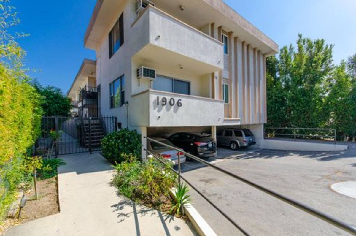 Apartment for rent at 1906 Shenandoah St, Los Angeles, CA 90034