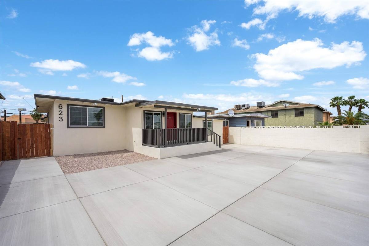 Apartment for rent at 623 N 10th St, Las Vegas, NV 89101