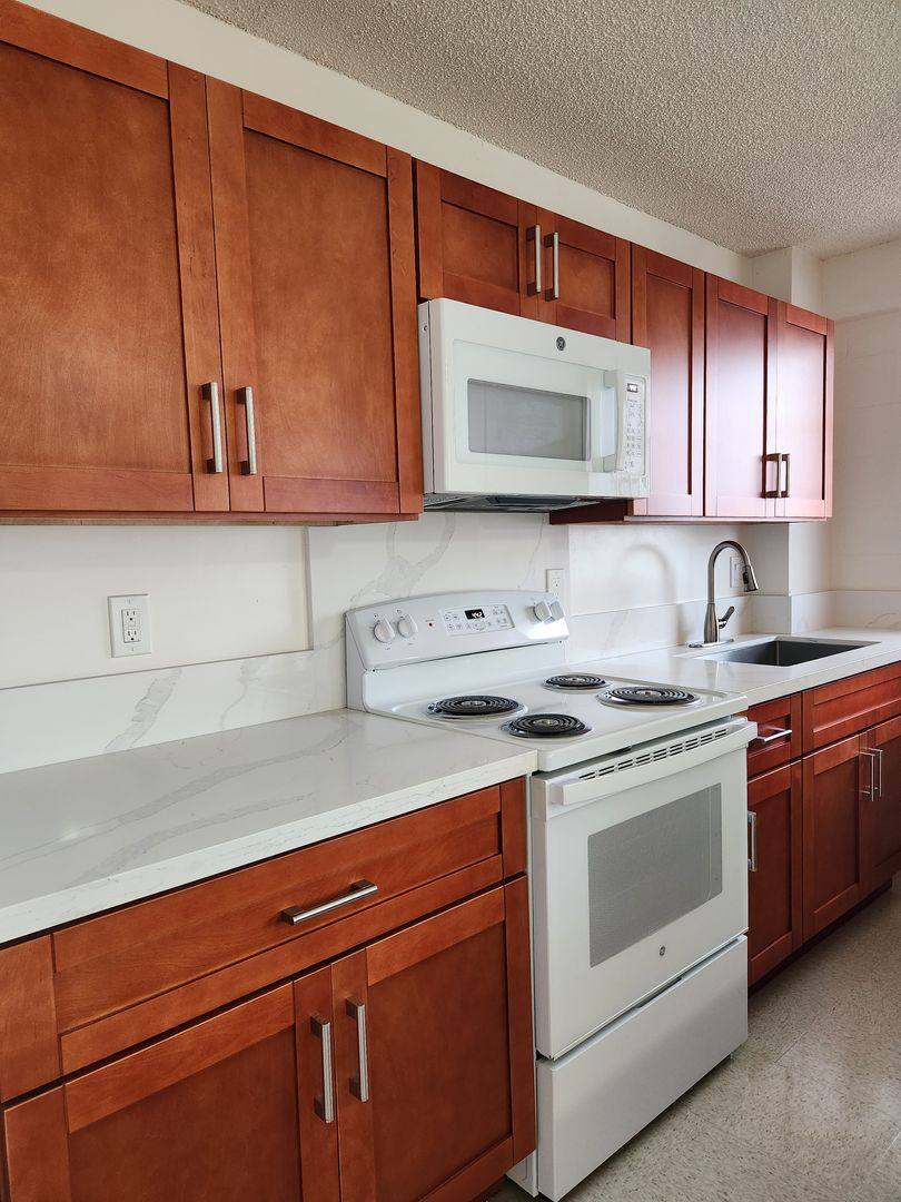 Apartment for rent at 2131 S Beretania St, Honolulu, HI 96826