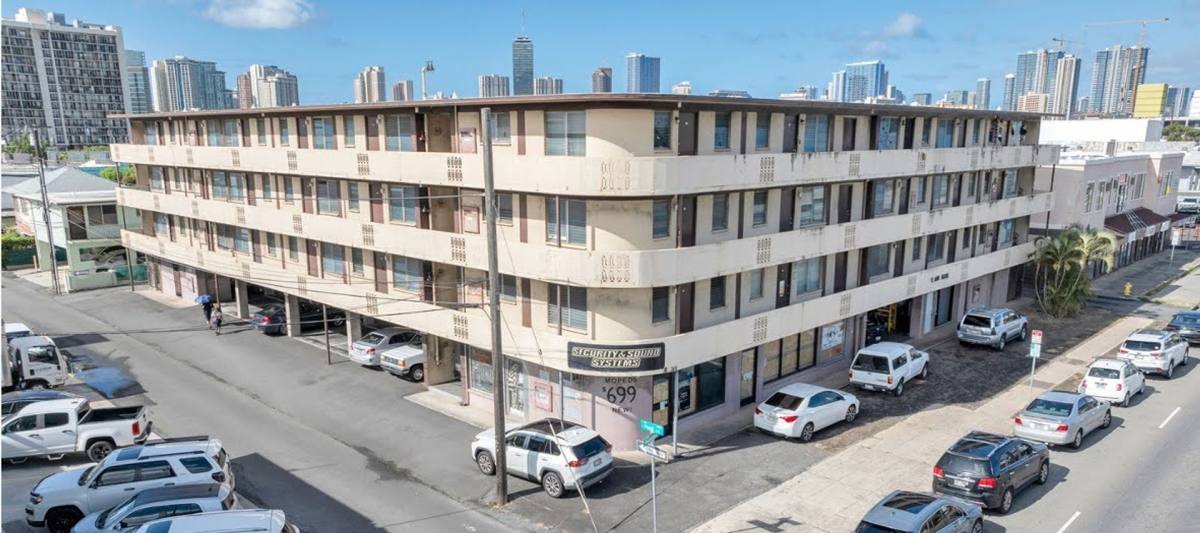 Apartment for rent at 2131 S Beretania St, Honolulu, HI 96826