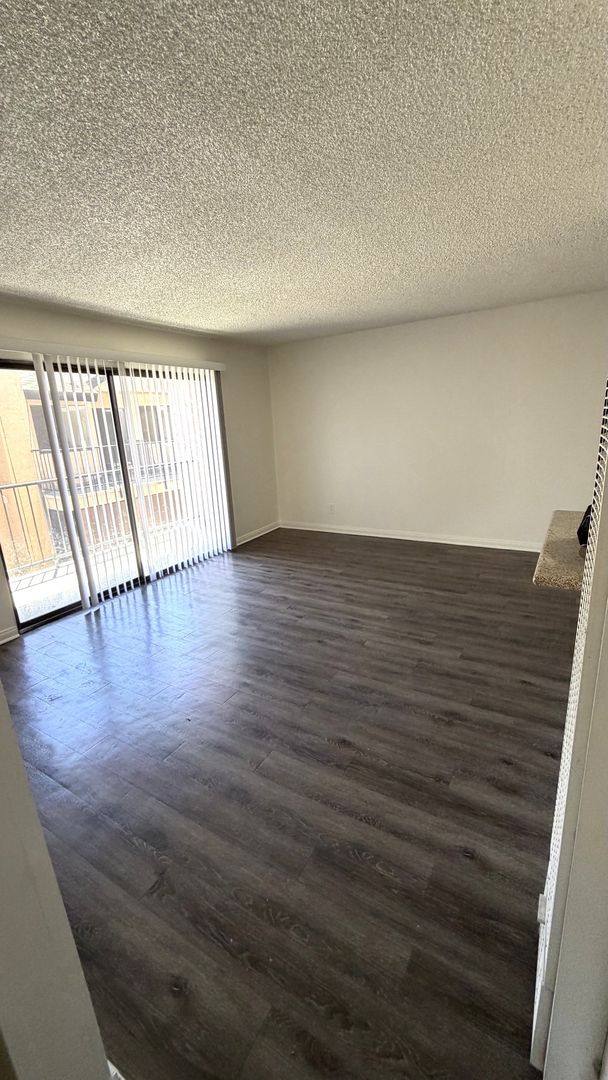 Apartment for rent at 1160 Pacific Ave, Long Beach, CA 90813