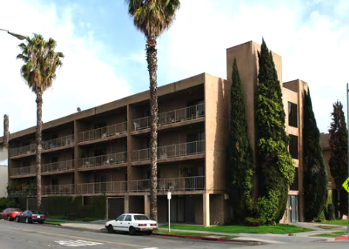 Apartment for rent at 1160 Pacific Ave, Long Beach, CA 90813