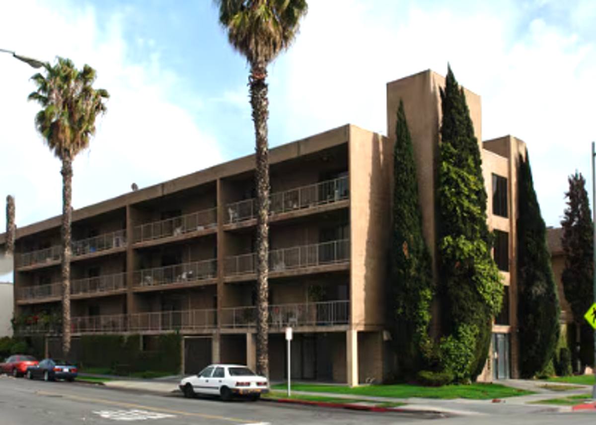 Apartment for rent at 1160 Pacific Ave, Long Beach, CA 90813