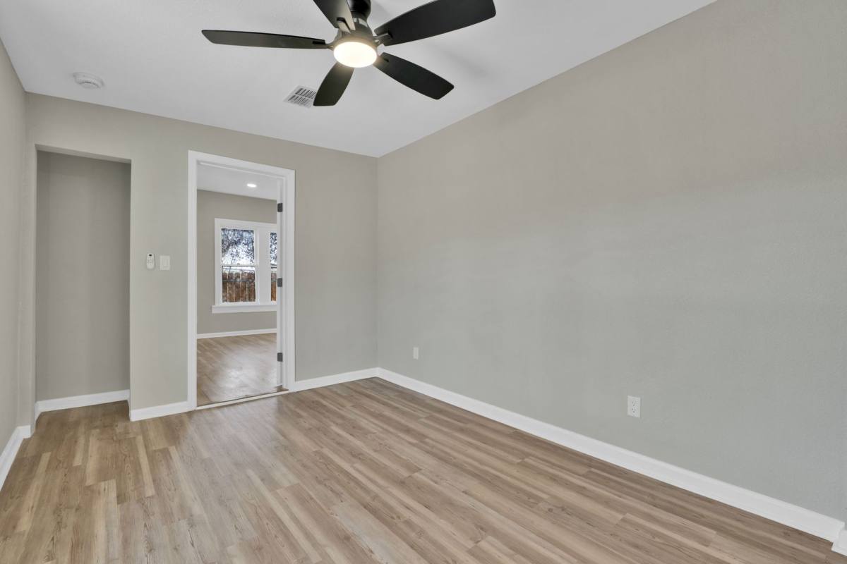 House for rent at 439 W Lubbock St, San Antonio, TX 78204