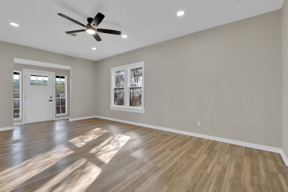 House for rent at 439 W Lubbock St, San Antonio, TX 78204