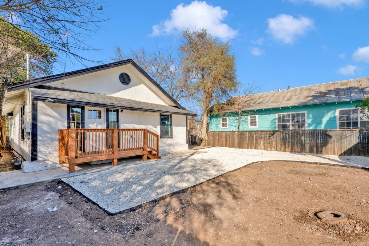 House for rent at 439 W Lubbock St, San Antonio, TX 78204