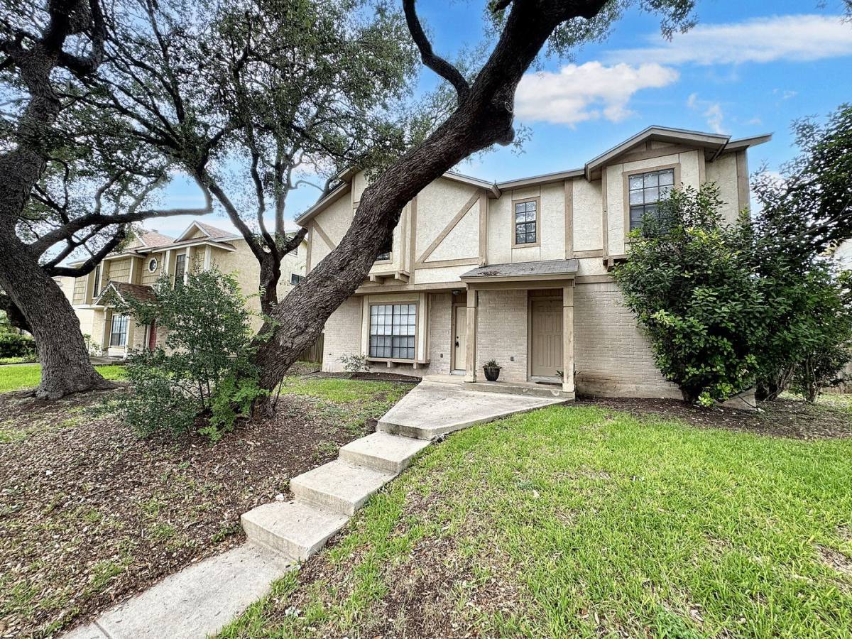 Townhouse for rent at 1514 Vista Norte, San Antonio, TX 78213