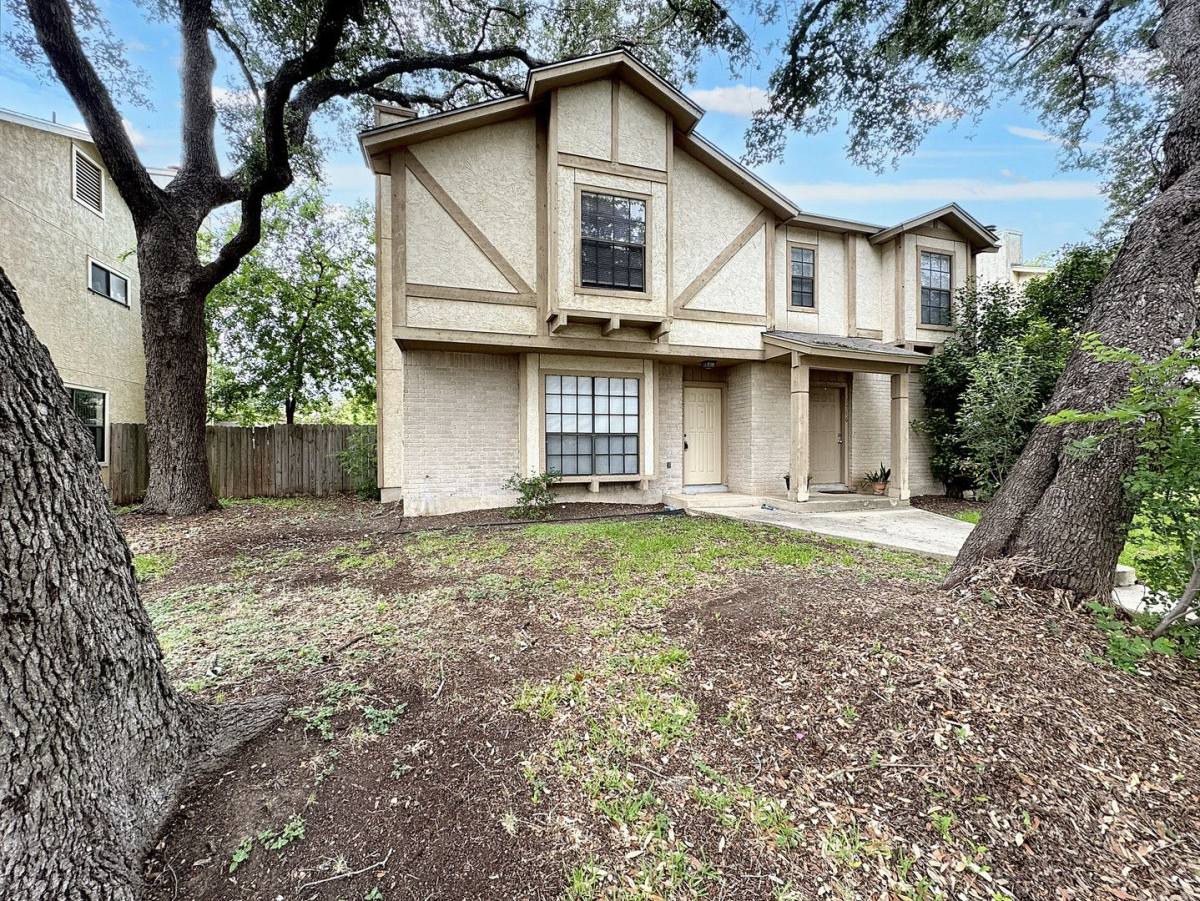 Townhouse for rent at 1514 Vista Norte, San Antonio, TX 78213