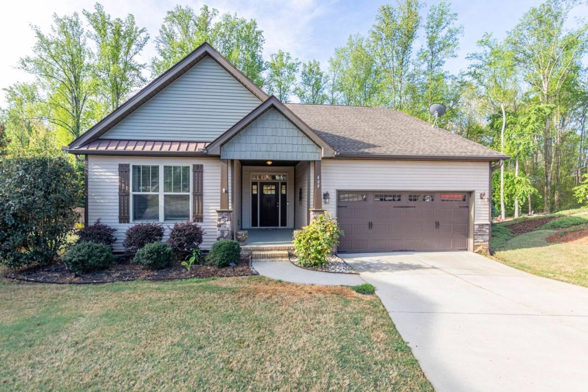 House for rent at 409 Trillium Creek Court, Travelers Rest, SC 29690