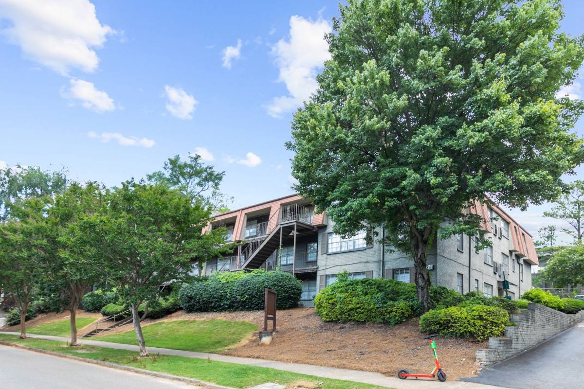 Townhouse for rent at 1608-1620 14th Ave S, Birmingham, AL 35205