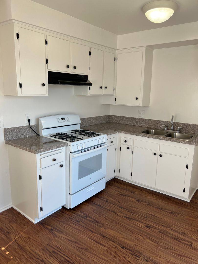 Apartment for rent at 4935 W 120th St, Hawthorne, CA 90250