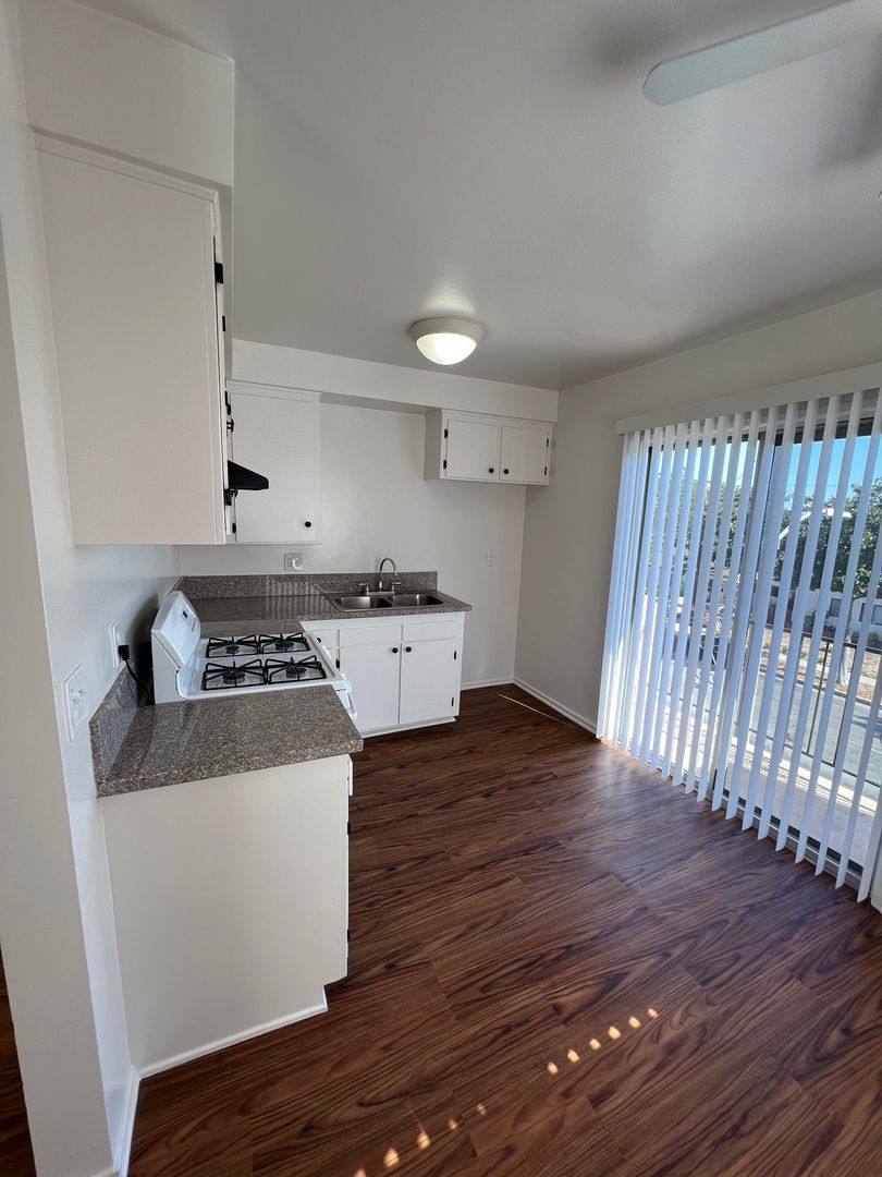 Apartment for rent at 4935 W 120th St, Hawthorne, CA 90250