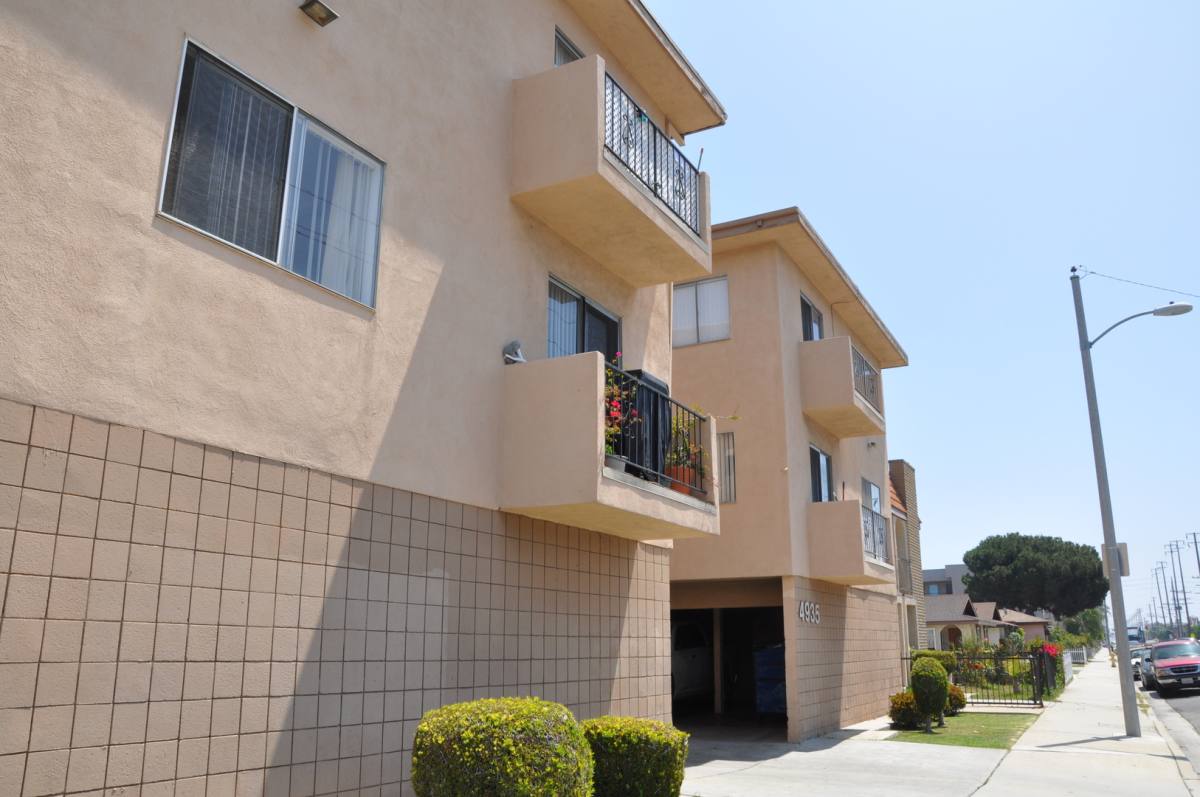 Apartment for rent at 4935 W 120th St, Hawthorne, CA 90250