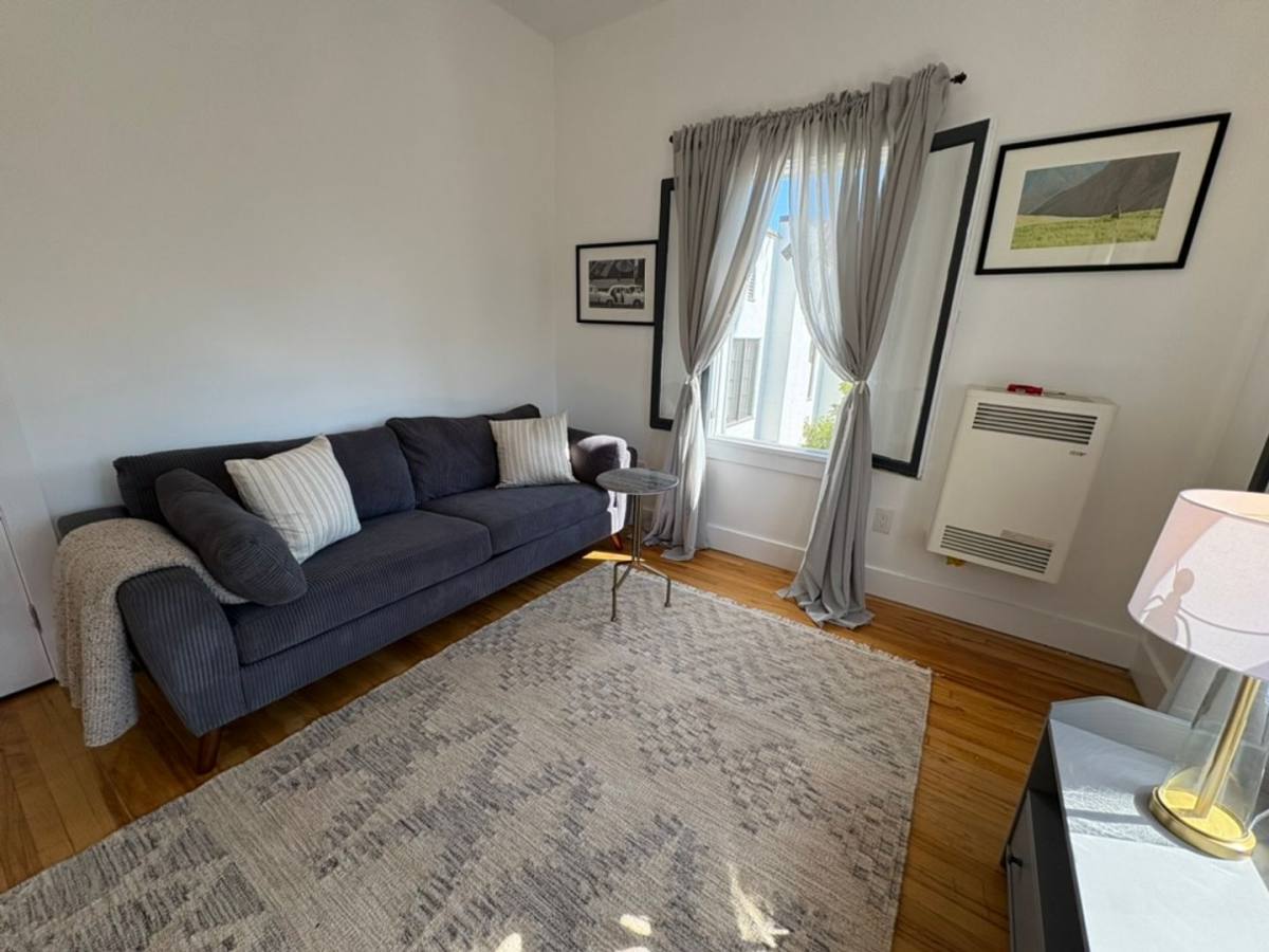 Apartment for rent at 1672 S Harvard Ave, Los Angeles, CA 90006