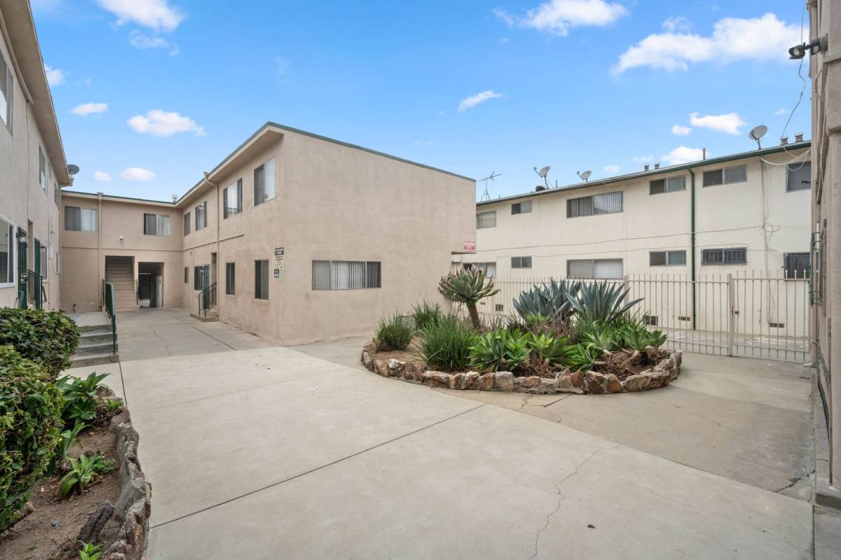 Apartment for rent at 814 Victor Ave, Inglewood, CA 90302