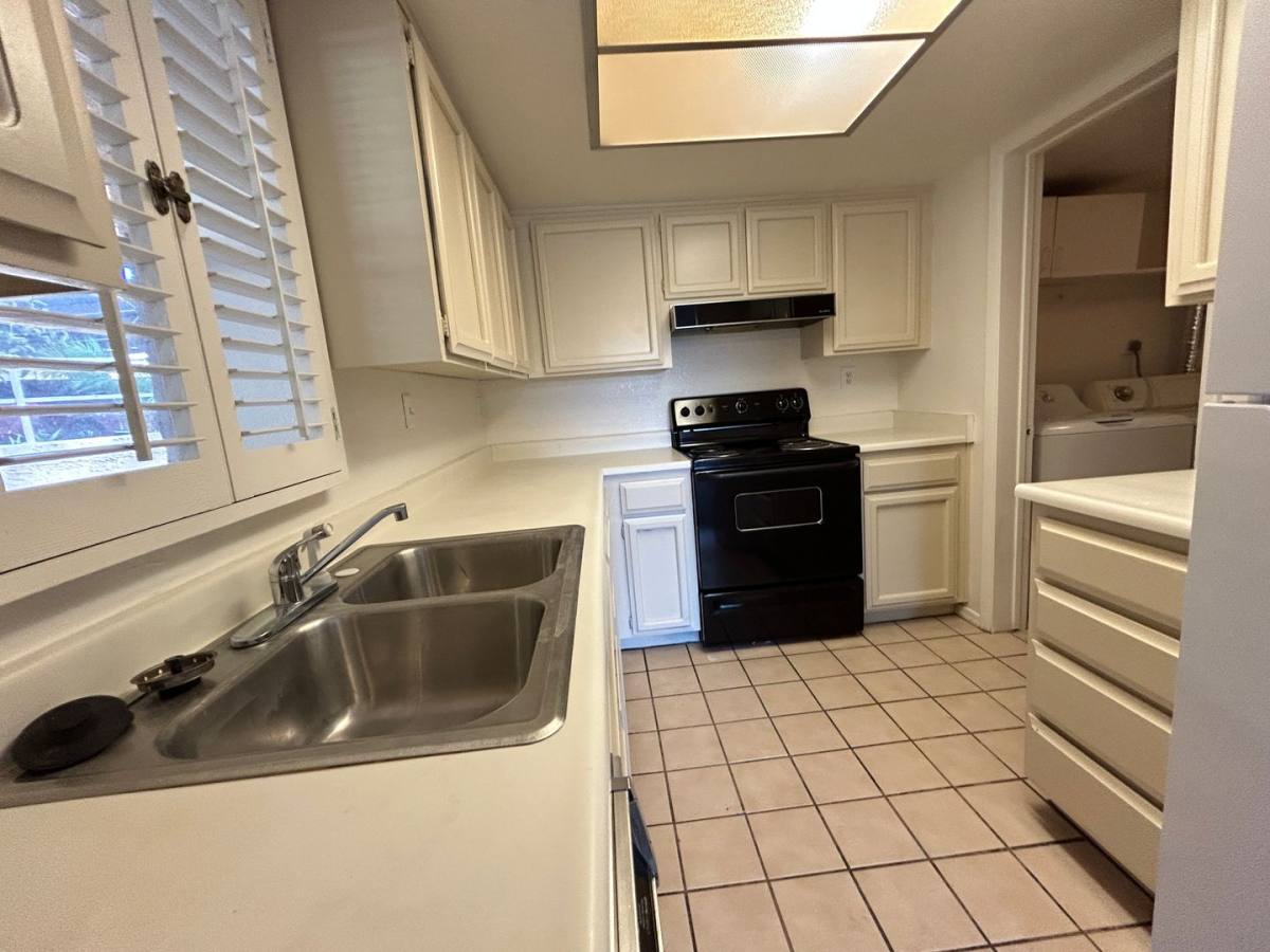 Townhouse for rent at 11040 N 28th Dr, Phoenix, AZ 85029