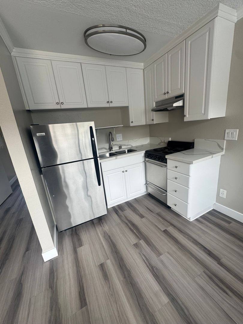Apartment for rent at 357 Chestnut Ave, Carlsbad, CA 92008