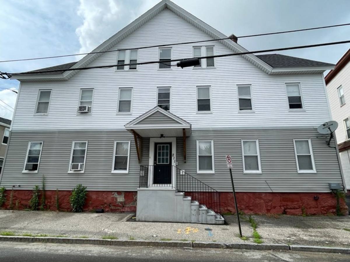 Apartment for rent at 211 Douglas St, Manchester, NH 03102