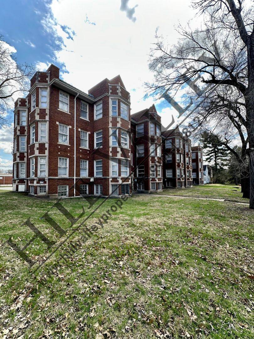 Apartment for rent at 6 McKinley Blvd, Terre Haute, IN 47803