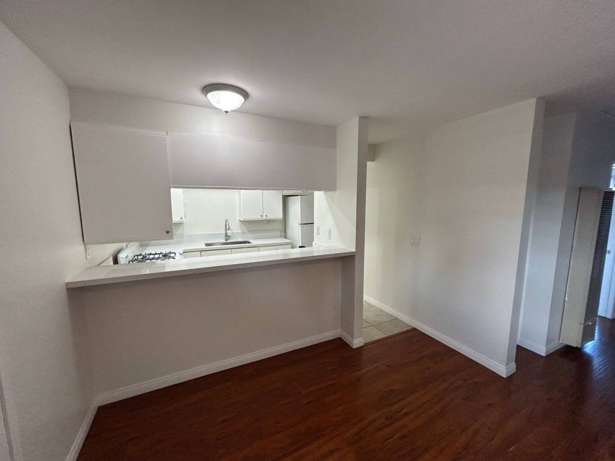 Apartment for rent at 504 Clay Ave, Huntington Beach, CA 92648