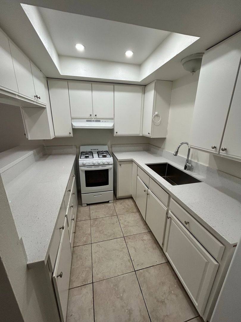 Apartment for rent at 504 Clay Ave, Huntington Beach, CA 92648